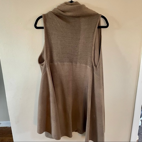 Neutral Sweater Vest - Picture 4 of 4